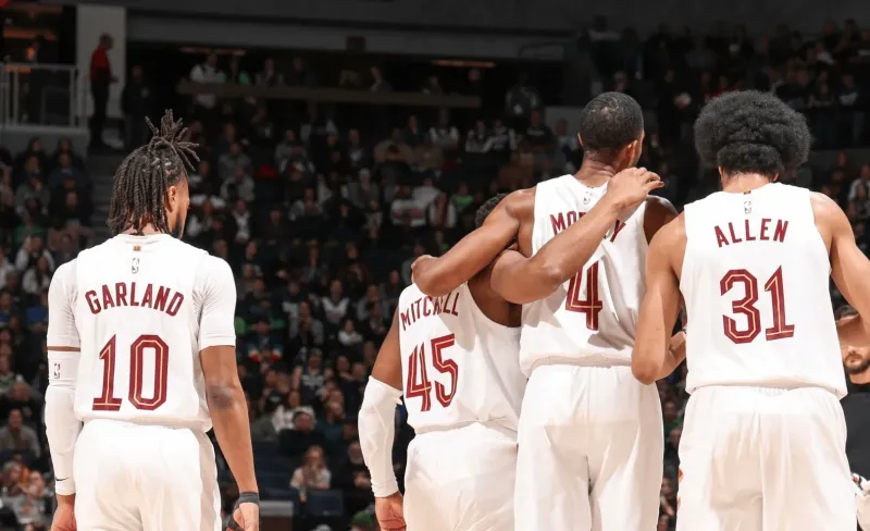 骑士百大球员名单：莫布利13、米切尔15、加兰38、阿伦45