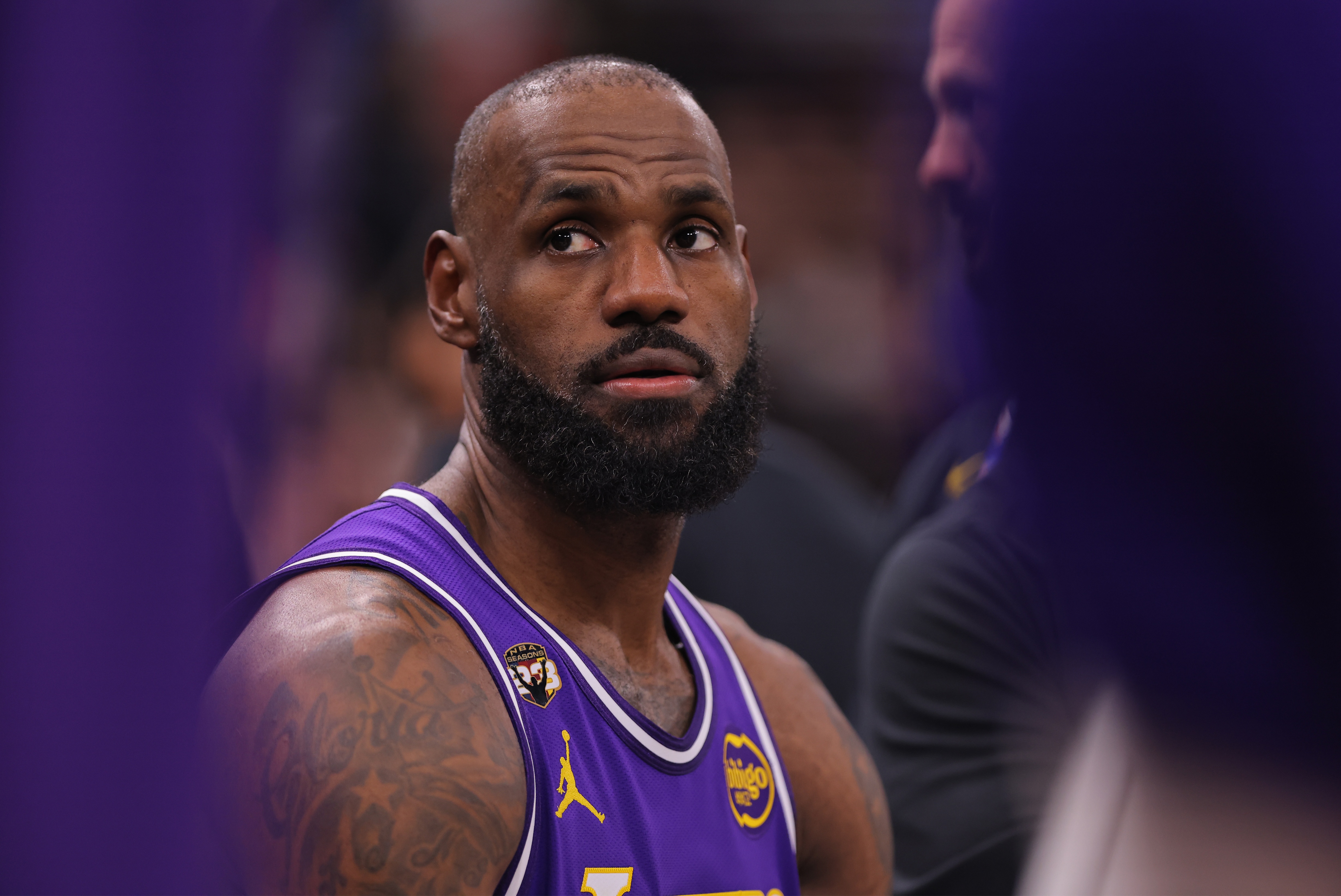 网页版登录入口-詹姆斯：背靠背客场身体很难适应不同的床和枕头 跨时区也有影响